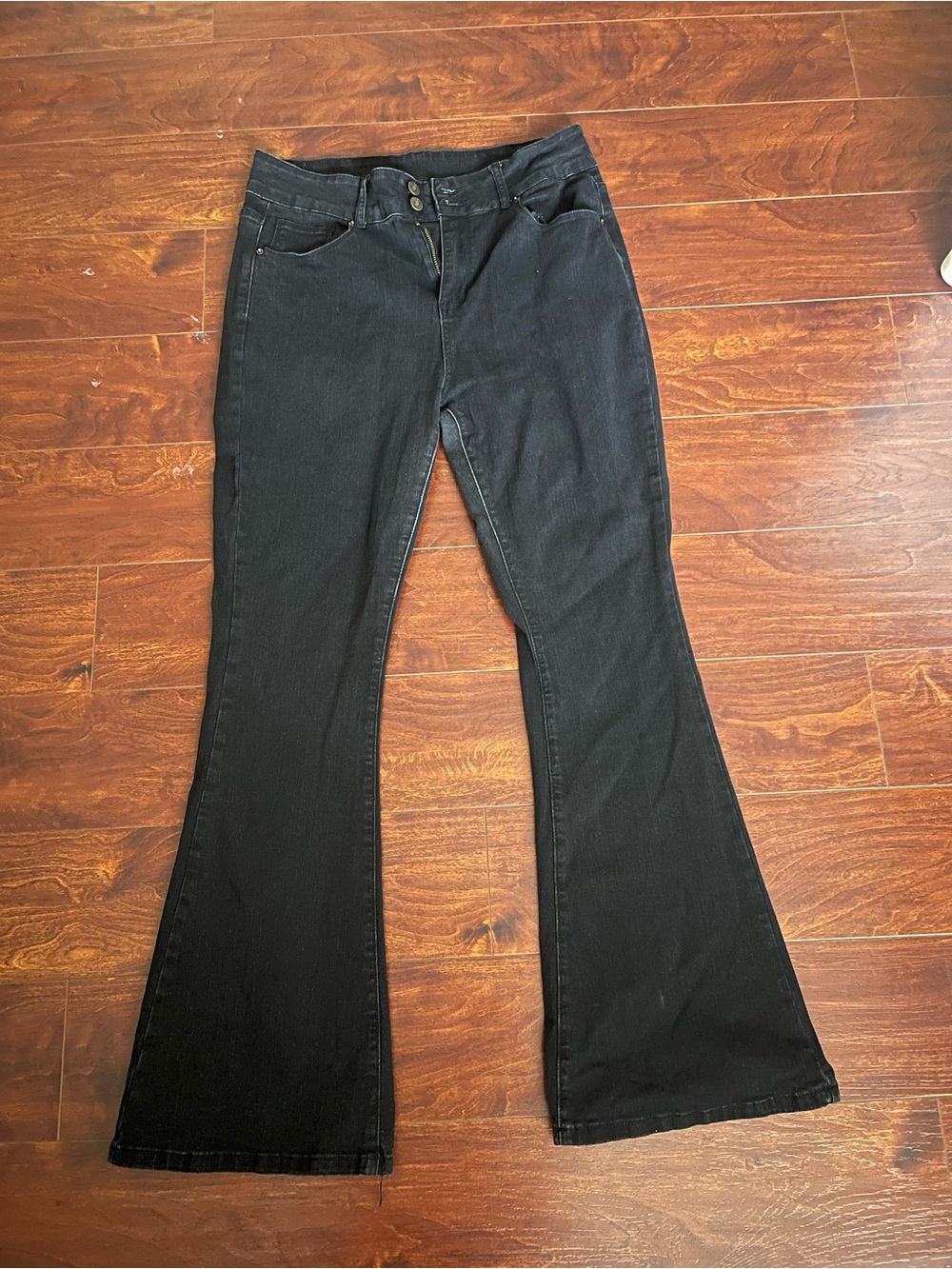 High-Rise Black Flare Jeans - Sleek Wide-Leg Style